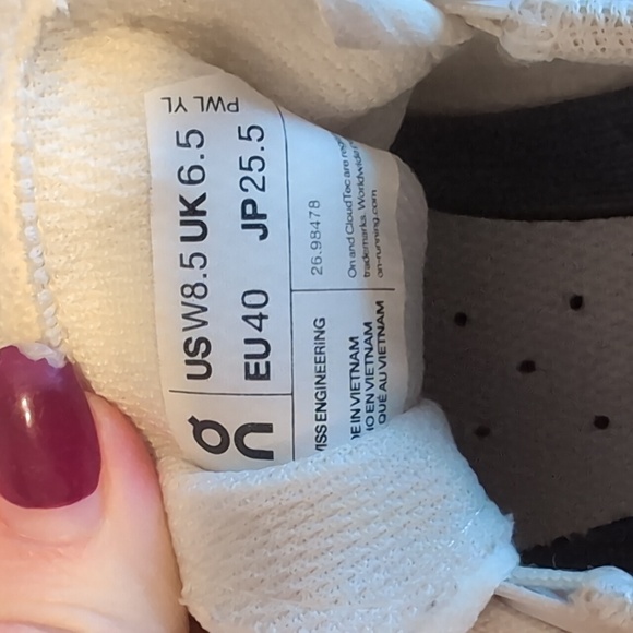 On running cloudnova form shoes - Picture 4 of 4